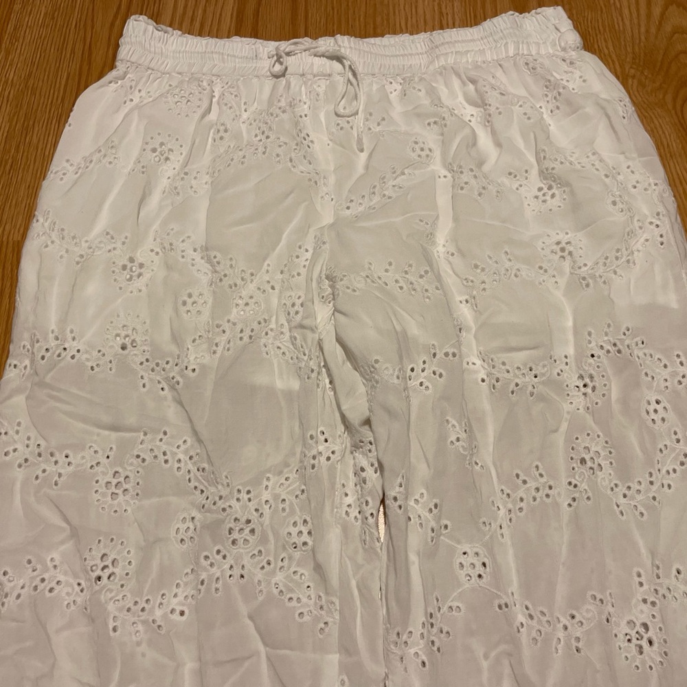 YFB woman’s white summer pants